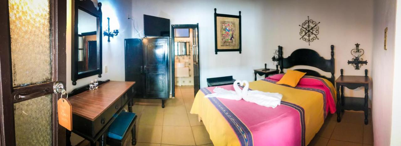 Hotel Villa de Flores Uruapan  Esterno foto