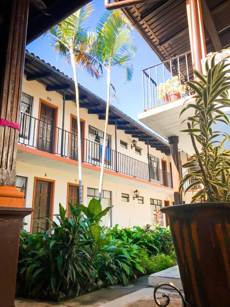 Hotel Villa de Flores Uruapan  Esterno foto