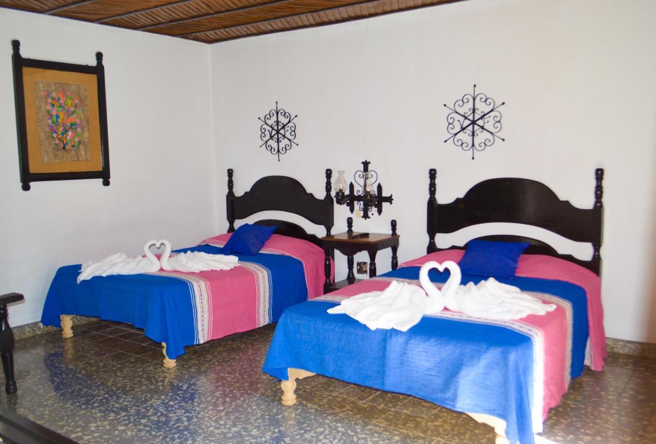 Hotel Villa de Flores Uruapan  Esterno foto