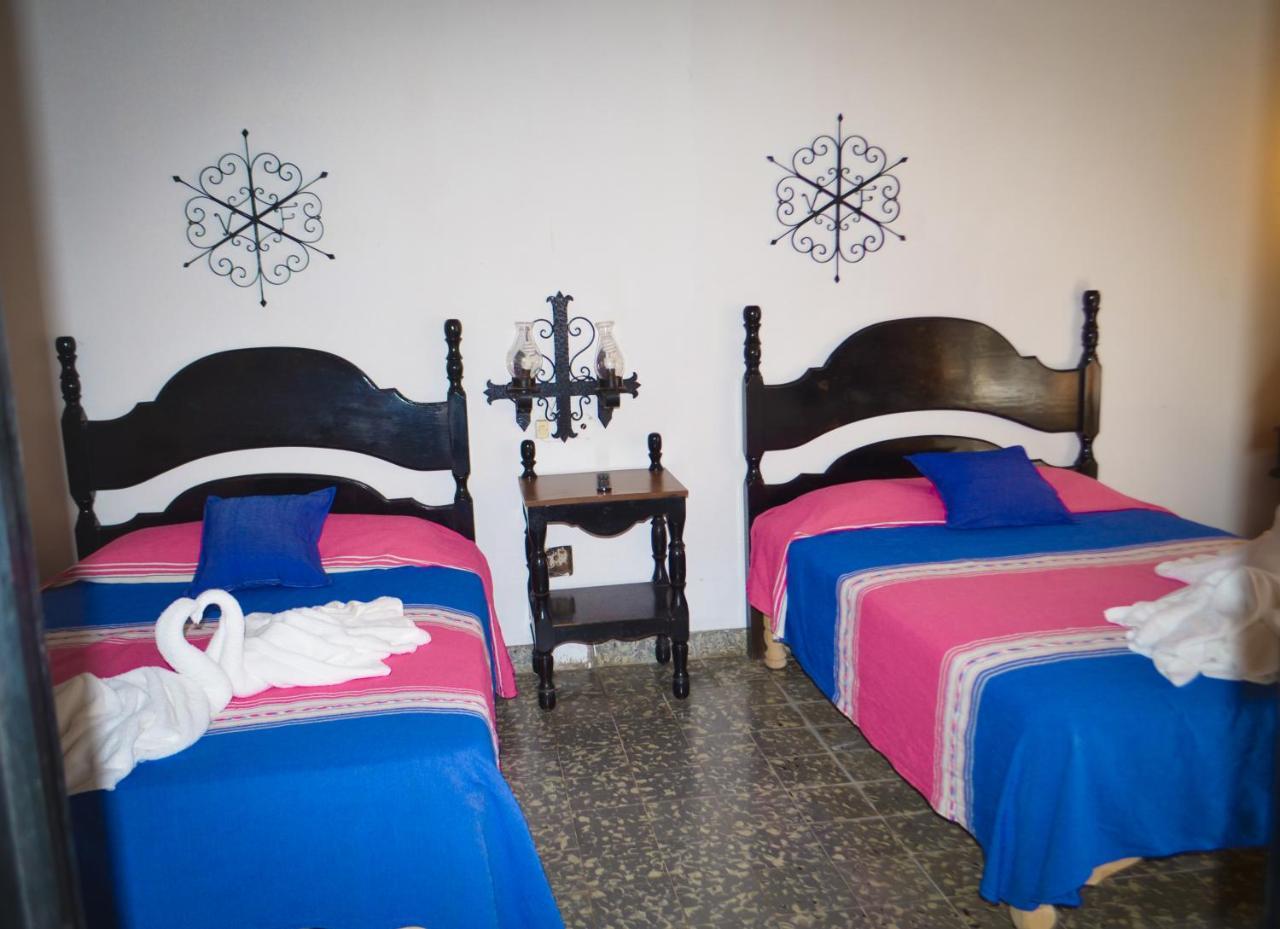 Hotel Villa de Flores Uruapan  Esterno foto