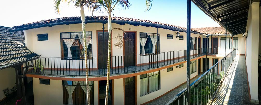 Hotel Villa de Flores Uruapan  Esterno foto